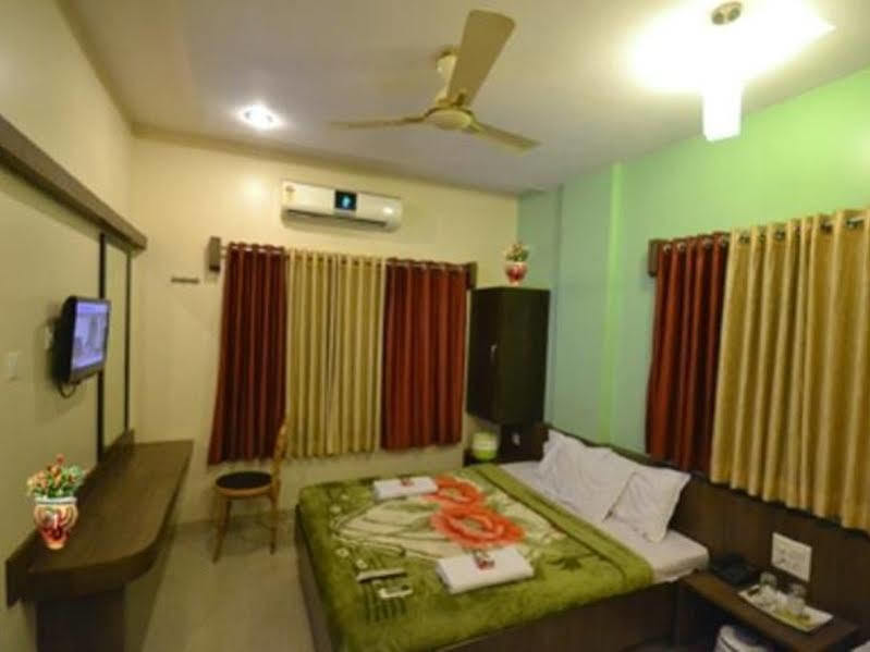 Sai Palkhi Hotel Shirdi Exterior foto